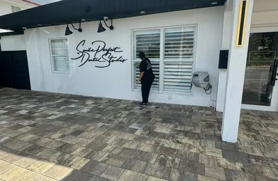 Ire Cleaning Services team member cleaning exterior windows of a Miami commercial office