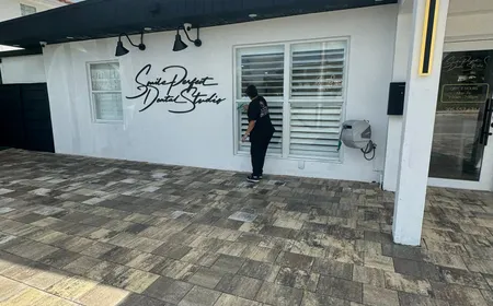 Ire Cleaning Services team member cleaning exterior windows of a Miami commercial office