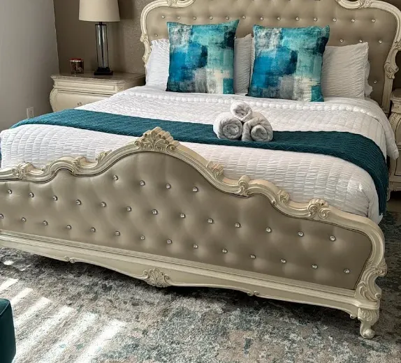 Staged Airbnb bedroom with hotel-style towels, typical of an Ire Cleaning Services Miami Beach turnover